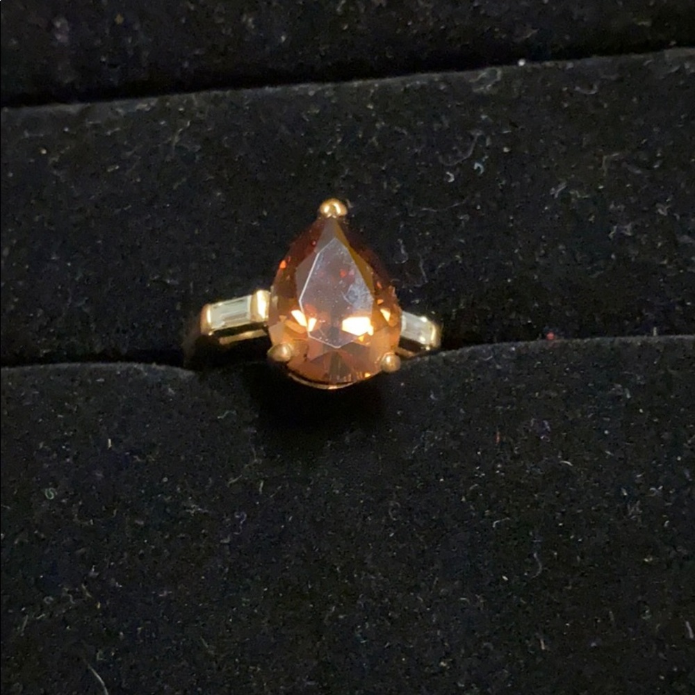 Brown/gold ring